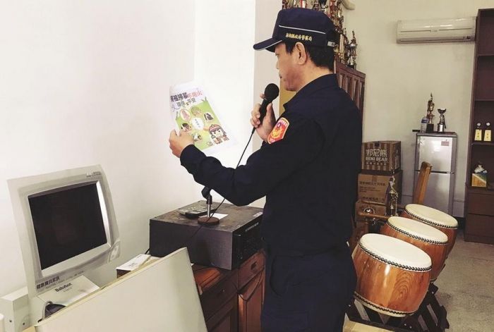 西嶼警透過村辦公室廣播 加強掃墓防火宣導