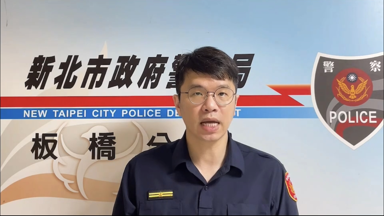 板橋分局大觀所所長陳思帆說明。(記者戴昱弘翻攝)