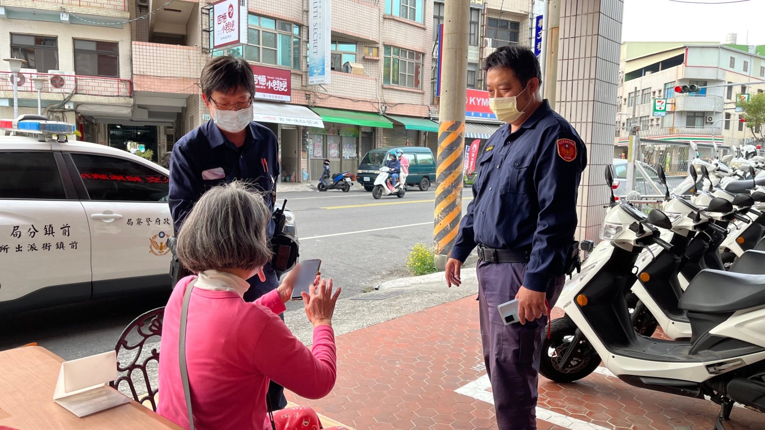 七旬婦運動完忘了回家路 暖警協助護送返家