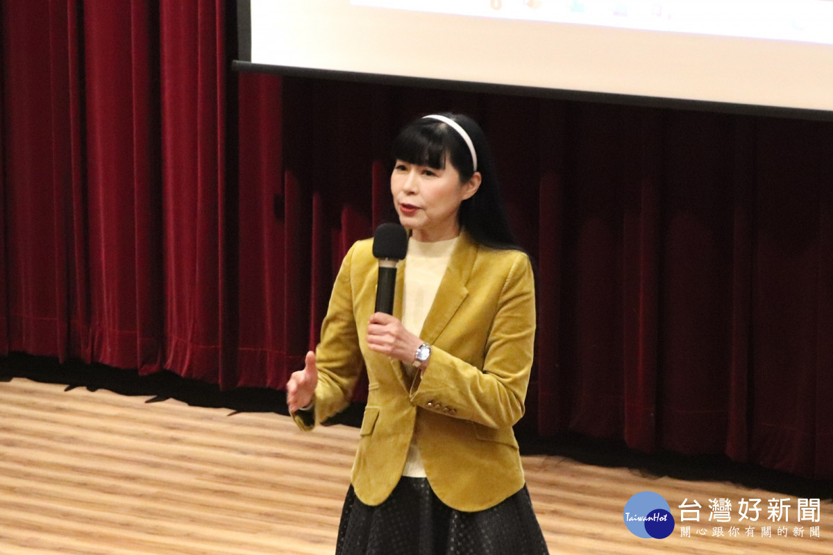 中原商學院院長李正文期望透過AI人工智能與大數據創新解方,為學生創造更有效的學習。