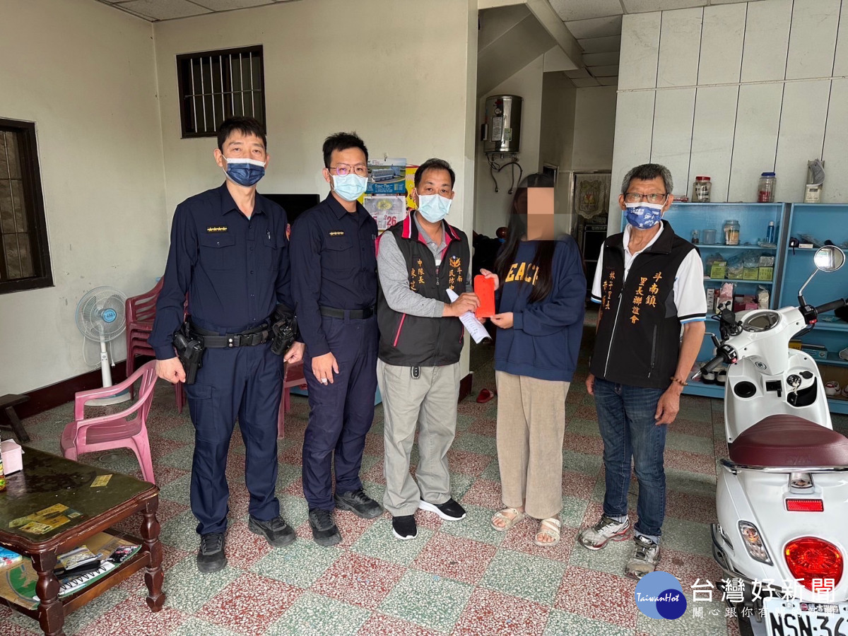 身在公門溫馨送關懷，斗南警與善心人士助遺孤/斗南警分局提供