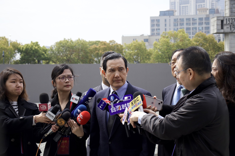 馬英九接受聯訪語帶哽咽，呼籲兩岸要避戰謀和。