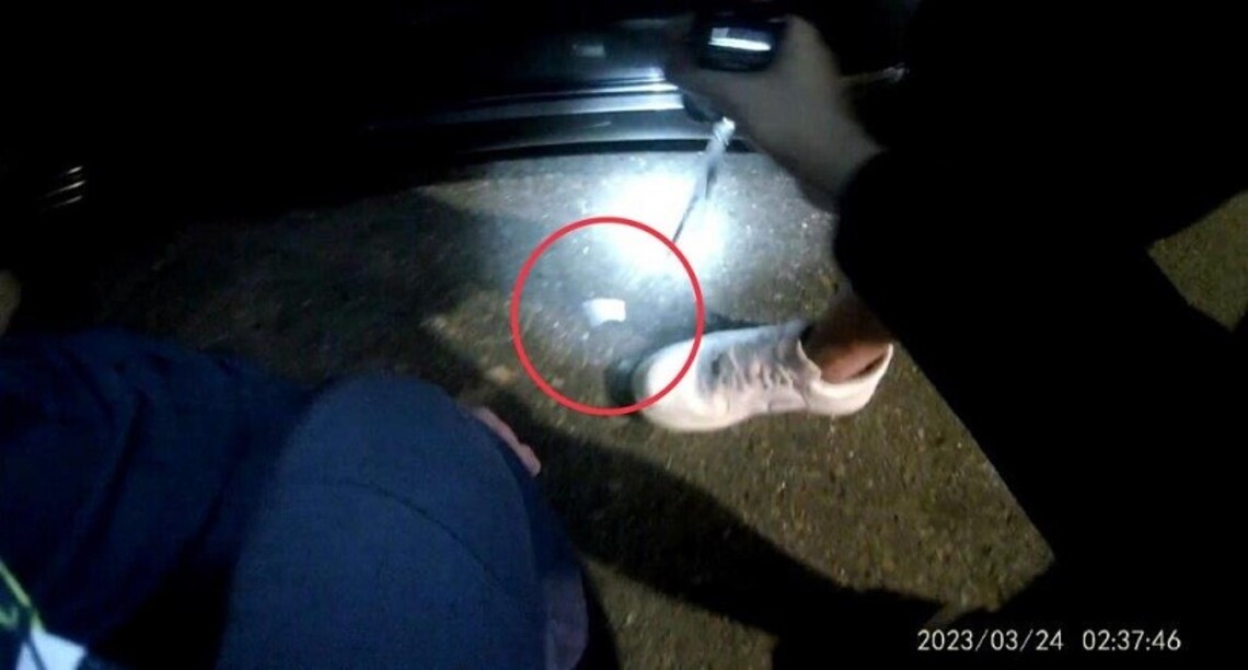 賊星該敗 男子藏毒心虛掉落 遭警當場查獲