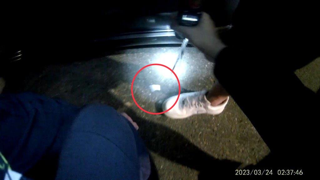 郭嫌心虛掉落毒品愷他命,當場遭員警查獲