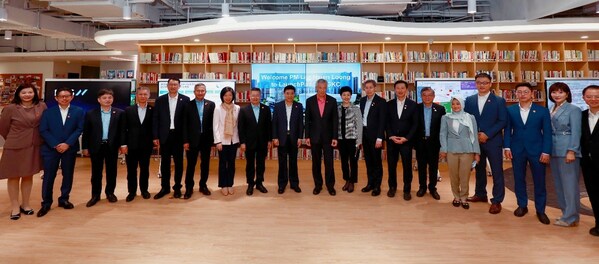 李顯龍總理一行與四家新加坡企業代表合照 李顯龍總理一行與四家新加坡企業代表合照