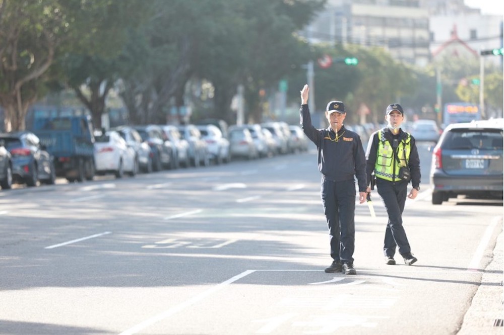 【 基隆市長謝國樑專訪系列一 2-1】推行人友善政策二部曲 打造溫暖友善城市環境 82 基隆市「行人友善」政策警察宣導及執法情形。