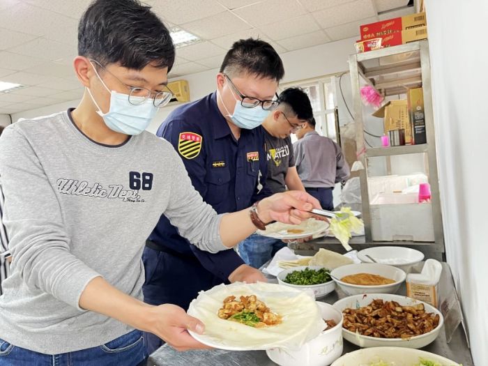 清明節將至 螺警廚媽備應景潤餅捲伺候