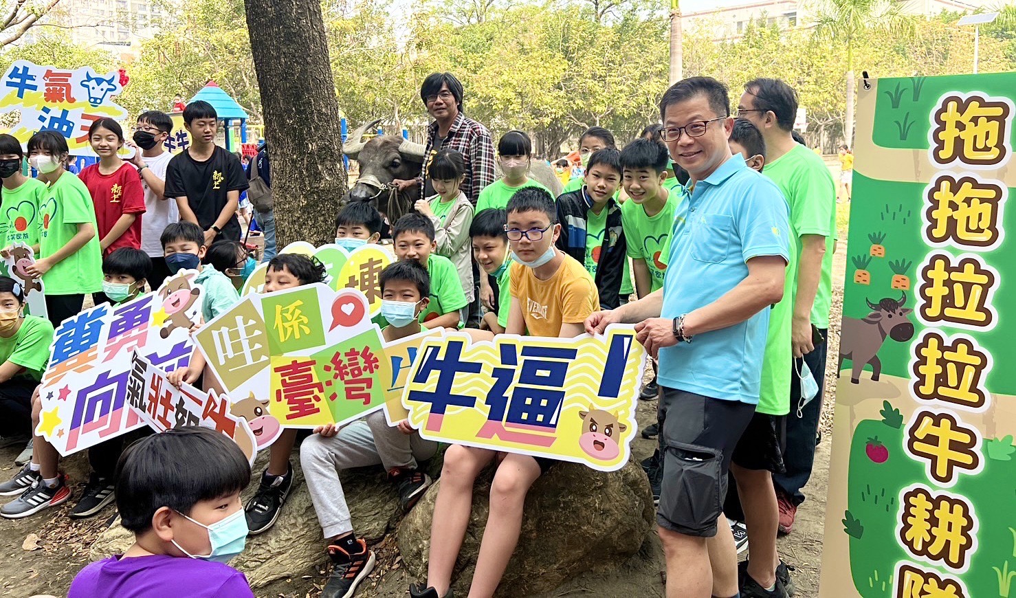 兒童節 我們全校都是放牛班 新上國小150株玉米迎接水牛到來