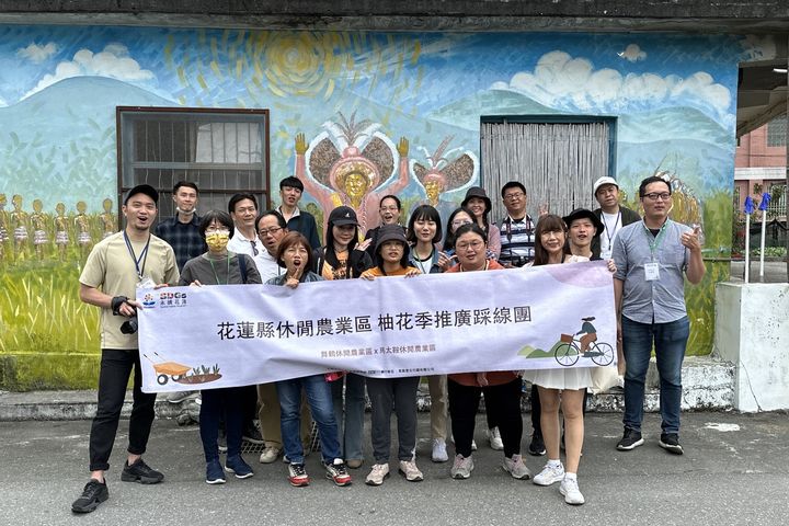 花蓮縣政府邀請媒體與旅遊業者體驗柚花季。 圖:花蓮縣政府/提供