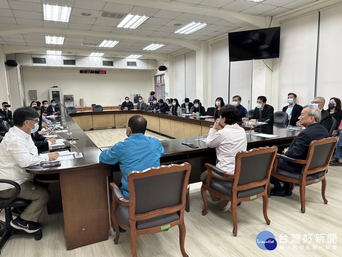 立委楊瓊瓔和台中市議員賴朝國推動潭子贓物庫遷建至郊區,邀請相關單位於立法院召開協調會。