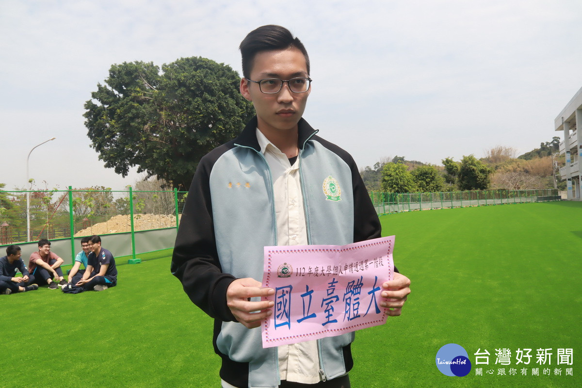 詹子逸以高職生參與大學學測錄取臺體大。(記者扶小萍攝)