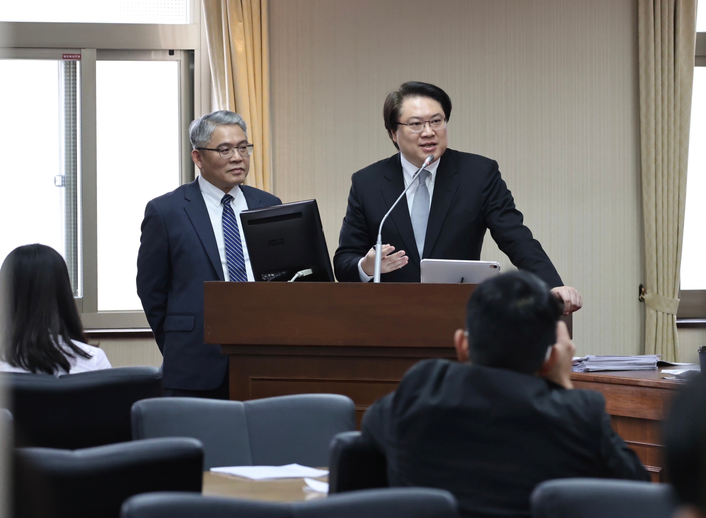 中南部沿岸本月發現16具浮屍,林右昌今於立法院答詢表示,9人為本國人、7人為越南籍,另4人身分待確認。林啟弘攝