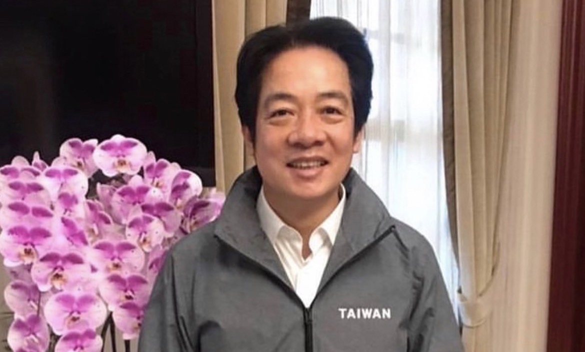 本土服飾品牌NET引發論戰,副總統賴清德貼照力挺說自己默默買好幾件。翻攝賴清德IG