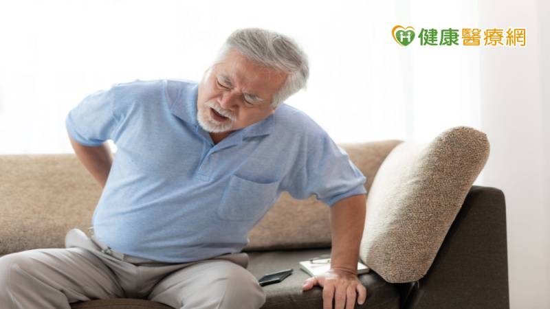 6旬翁痛到走不動竟是「歪腰」惹禍! 微創導航手術治療助行