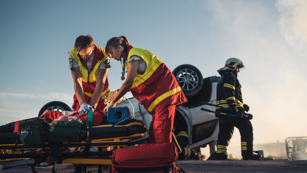 休假也在救人！  目睹車禍OHCA傷患  男護理師「浴血CPR」被消防讚爆：有你真好