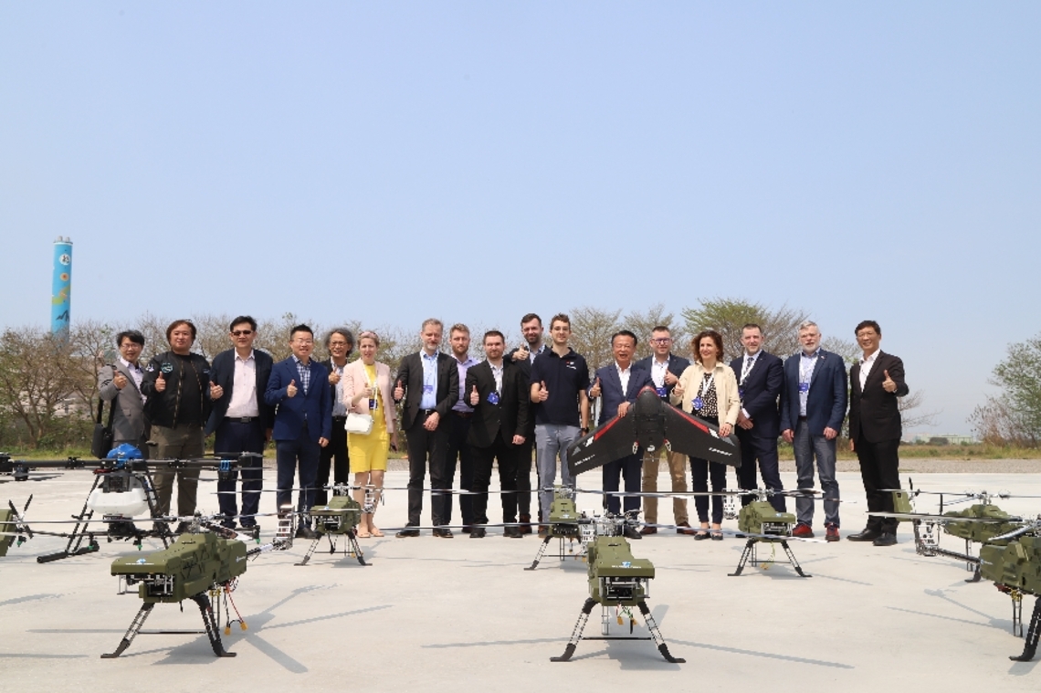 捷克企業團航太組參訪亞洲無人機AI創新應用研發中心 台、捷產業交流寫下新頁