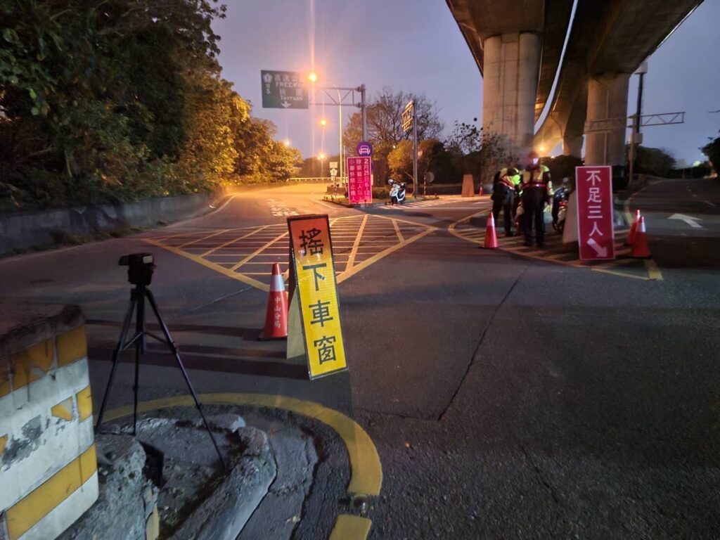 濱江街（大佳國小）高速公路南下匝道口