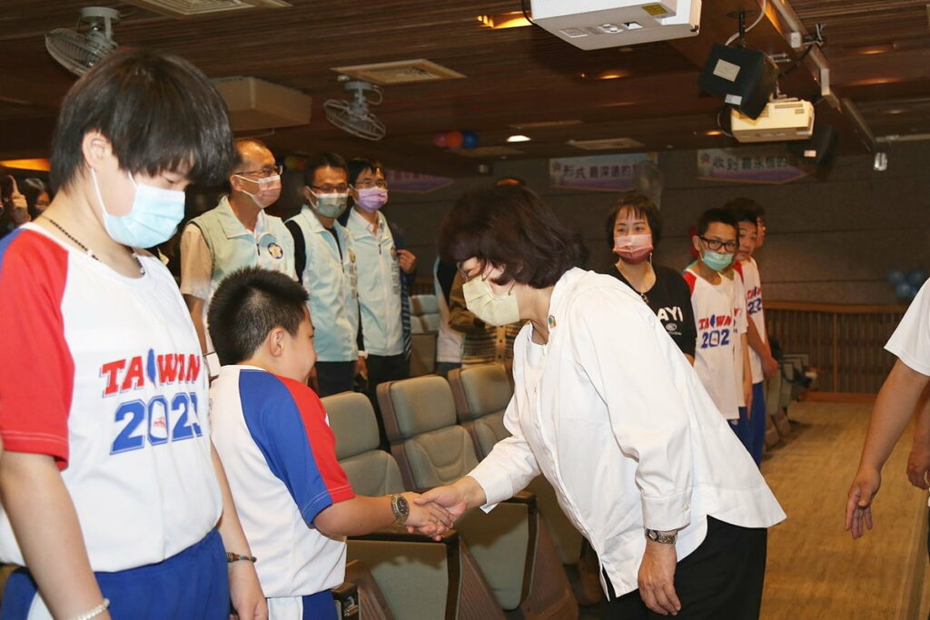 市長和小朋友加油打氣