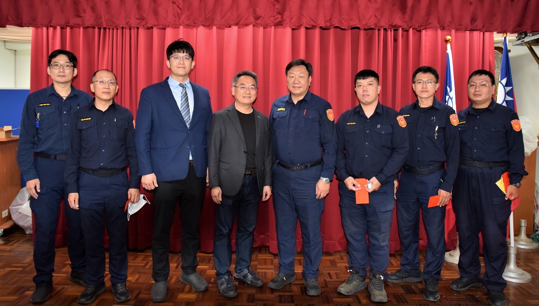 ▲ 中市警第三分局評比再創佳績,警友會特地頒發破案獎金鼓舞員警士氣 (圖/台中市警察局 提供)