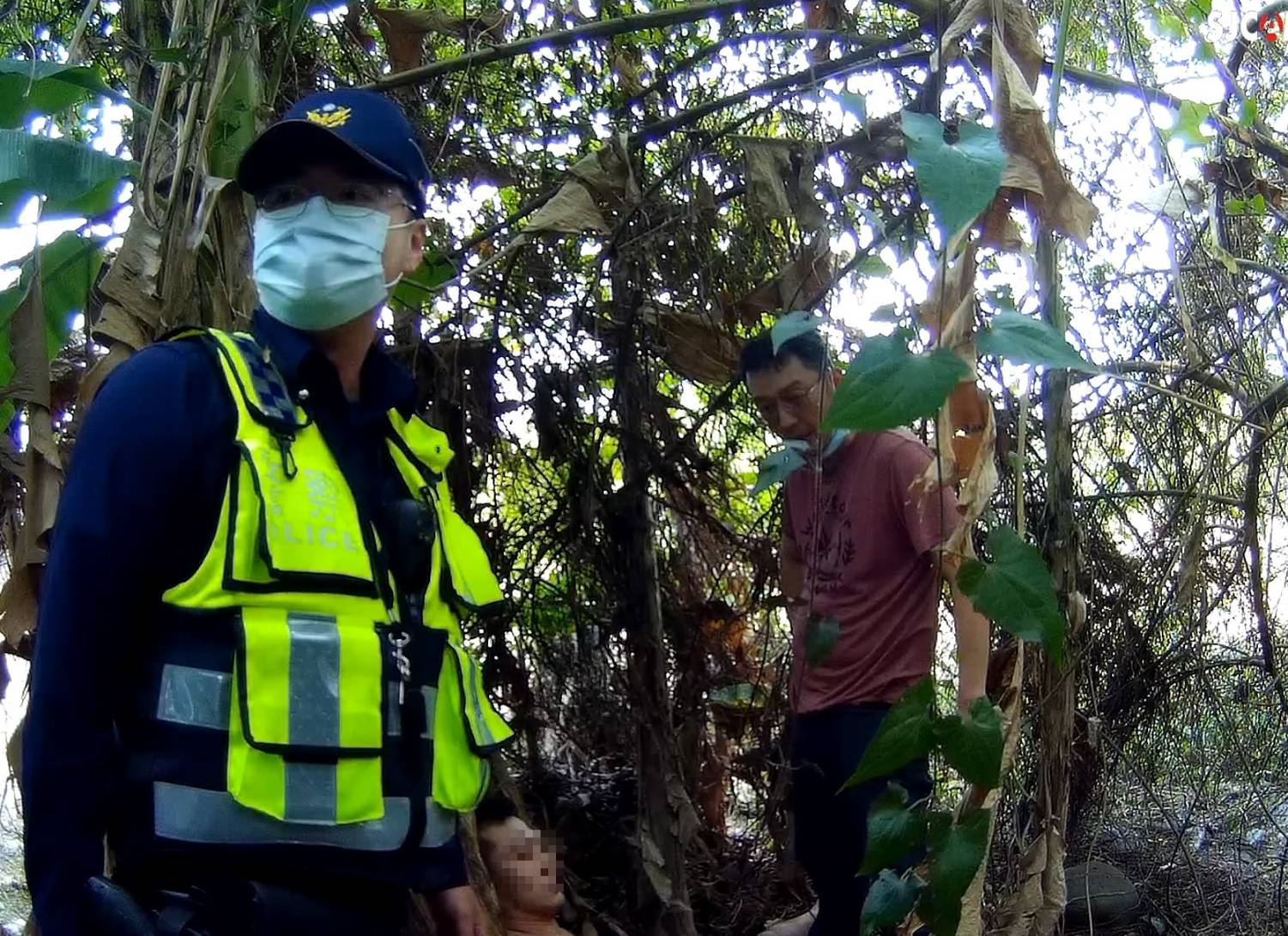 中市警霧峰分局吉峰派出所日前警民合作逮捕通緝犯歸案。(記者謝榮浤翻攝)