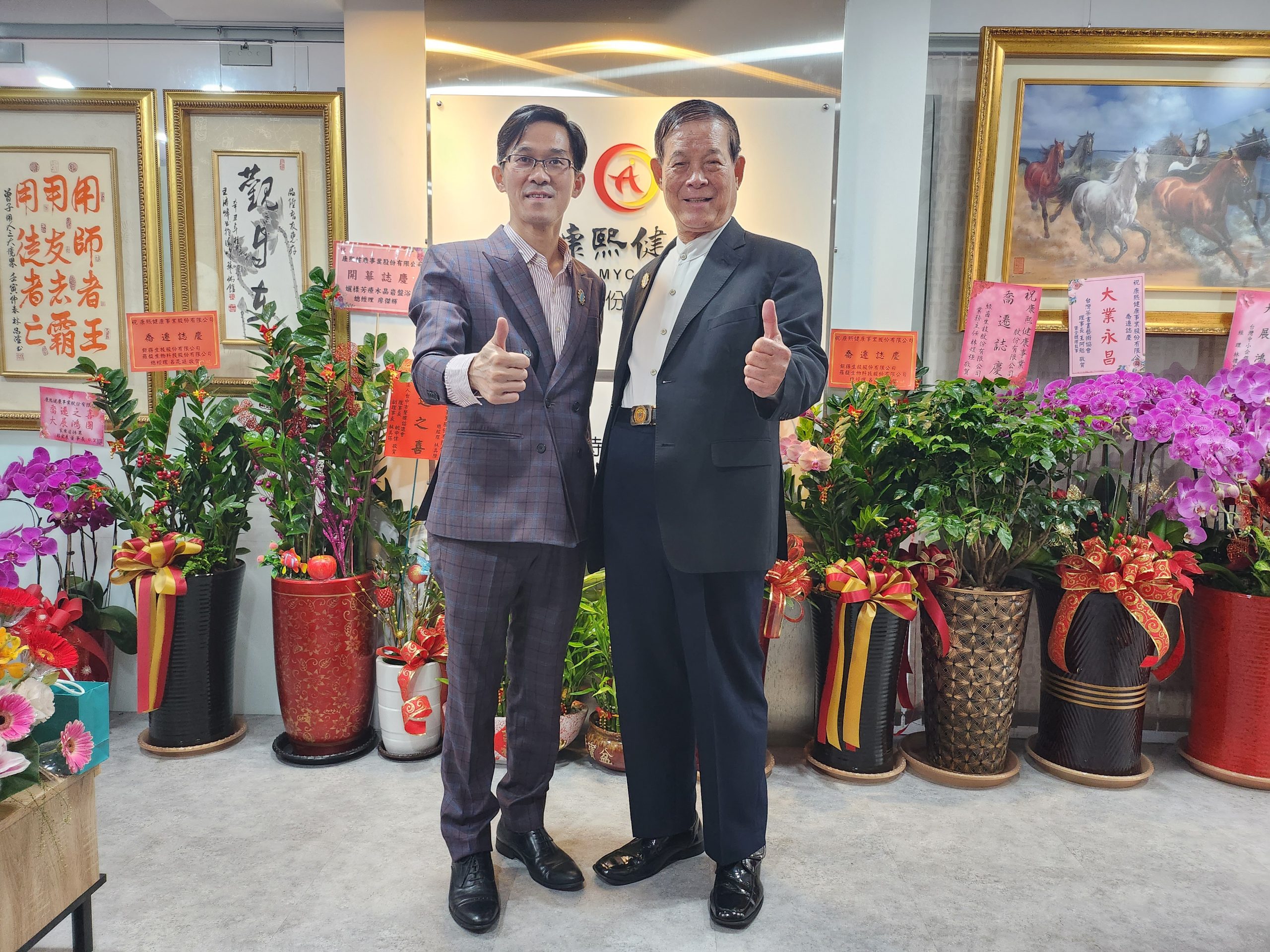 新居開幕儀式由總經理林品陞(圖左)暨總顧問蕭建弘(圖右)親自主持。(記者徐煜勝攝)