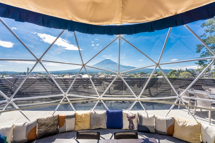 豪華營區「Mount Fuji Panorama Glamping」位於河口湖,睜開眼睛就能欣賞富士山美景。 圖:Booking Resort/來源