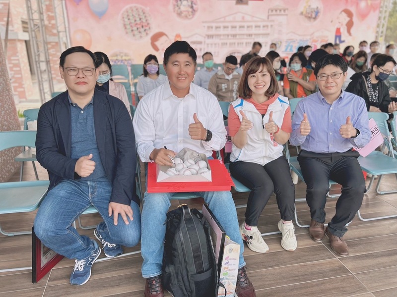 漾新聞|市議員許采蓁、湯詠諭等人獲頒五福國中57週年校慶傑出校友