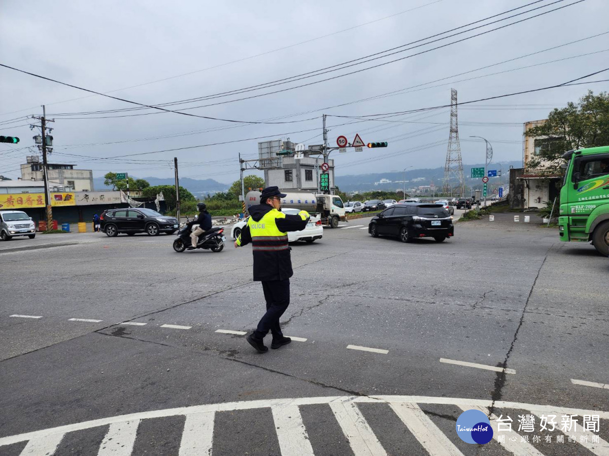 大溪分局呼籲民眾務必配合執勤員警之疏導作為，以維交通秩序與順暢。<br /><br /> <br /><br /> 