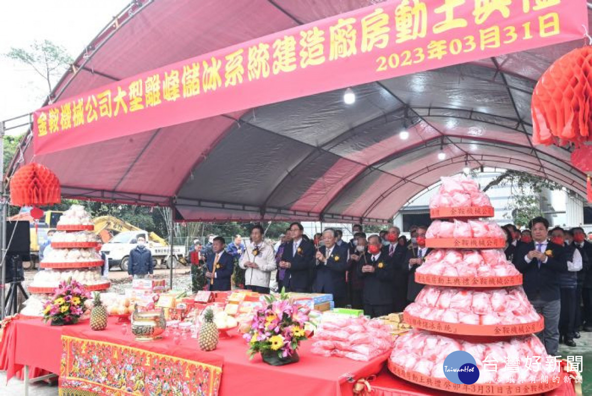 張市長與貴賓為動土典禮祈福。<br /><br /> <br /><br />