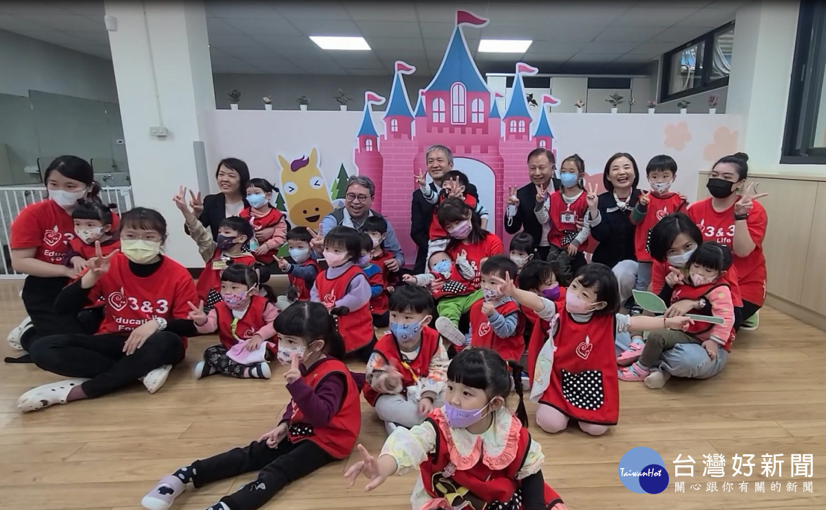 教保中心採混齡式,規劃收托幼童30名,除優先提供分署員工外,也開放給附近民眾2至6歲的子女就讀。