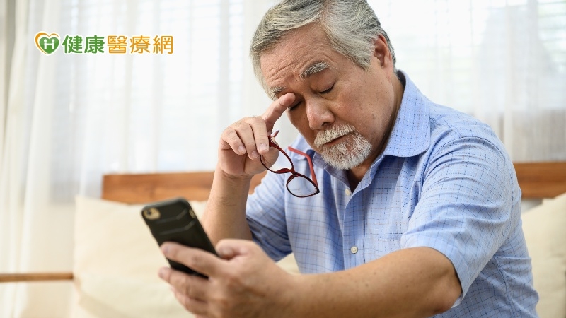 美國最新研究 檢查視力可早期揪出阿茲海默症!