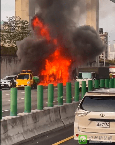 國道1號南下50公里過重大事故 11車追撞還燒起來全線封閉中