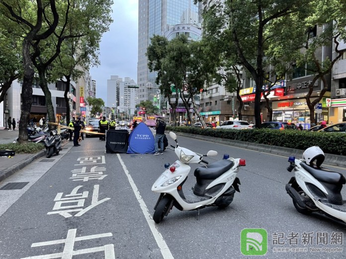 驚悚畫面曝光!機車追撞前方機車倒地騎士遭砂石車輾過當場死亡