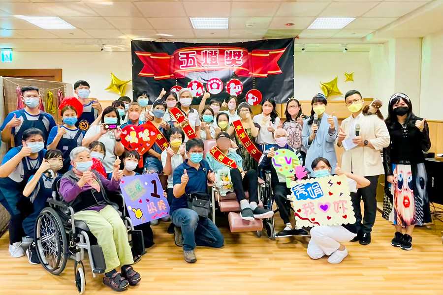 護理之家團隊為住民阿斌籌備圓夢計畫。