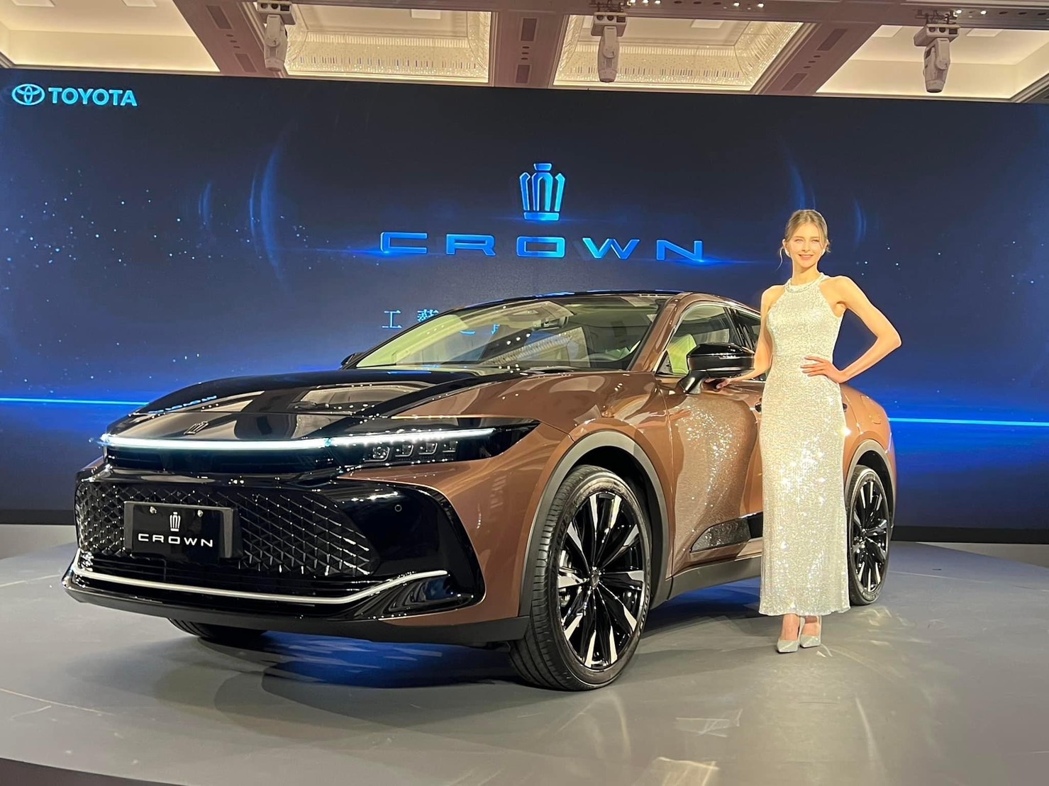 跨界跑旅CROWN上市發表會 年度配額800輛 TOYOTA CROWN旗艦跨界跑旅 157萬起雙動力正式登台 跨界跑旅CROWN上市發表會 年度配額800輛 TOYOTA CROWN旗艦跨界跑旅 157萬起雙動力正式登台