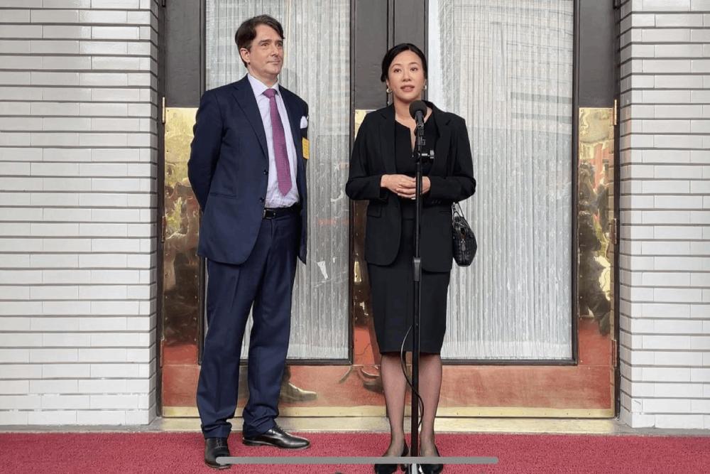 夫婿愛相隨