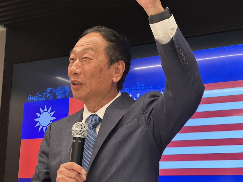 【有影】郭台銘與哈佛、波士頓大學生交流 坦言常思考如何讓台灣變更好 94 鴻海創辦人郭台銘持續展開「科技經濟開拓之旅」,在美東時間30日傍晚,以「Healthcare AI」為主題,在波士頓與哈佛大學學生交流。(2)