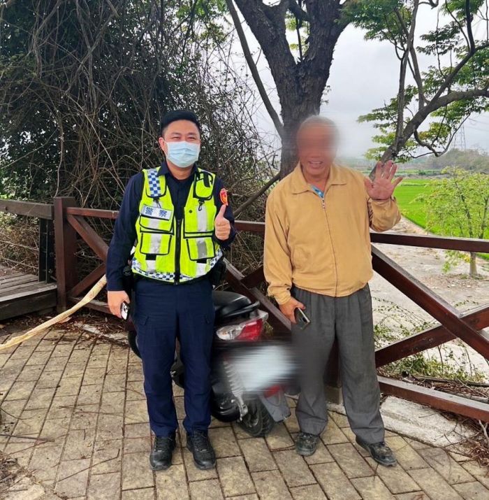 老翁迷路走到橋上　西螺警獲報護送返家