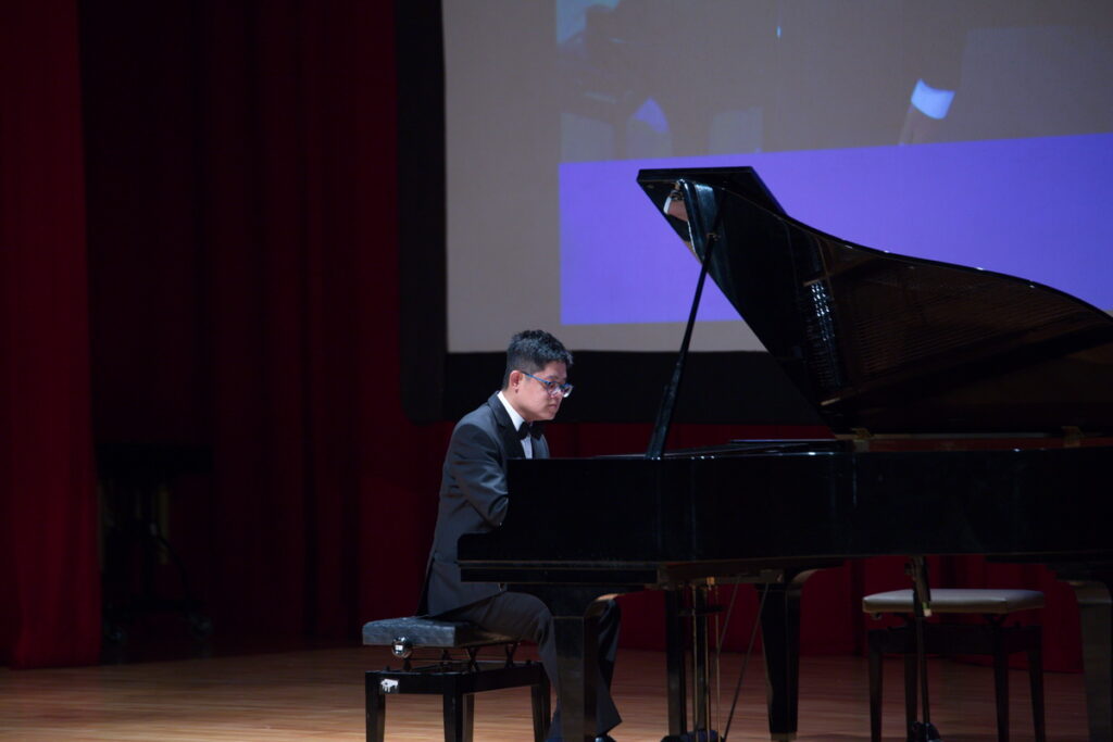 .非常音樂家莊天岳獨奏演出貝多芬奏鳴曲熱情第一樂章,展現精湛的演奏技巧和情感