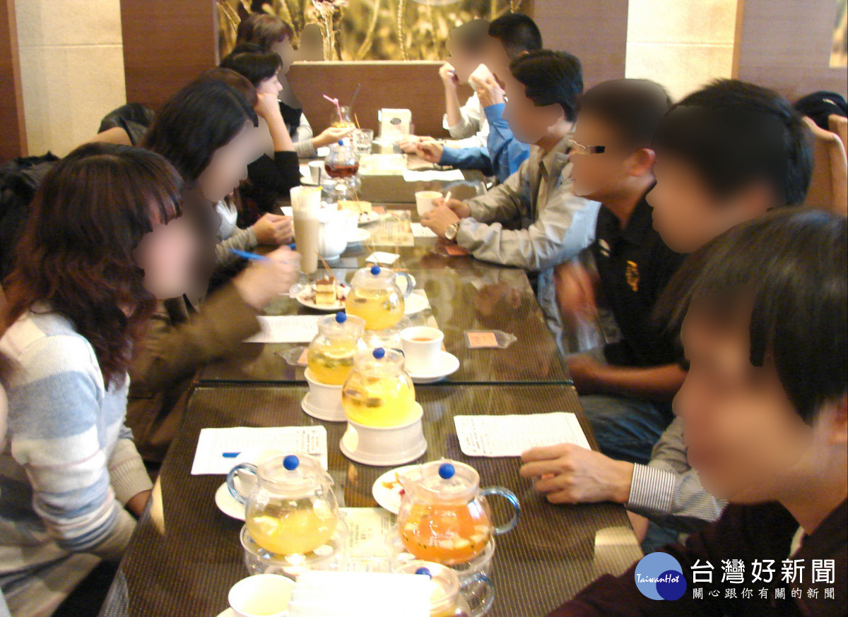 未婚聯誼要有耐心和同理心,認真聆聽對方的話,不斷給予肯定和支持。
