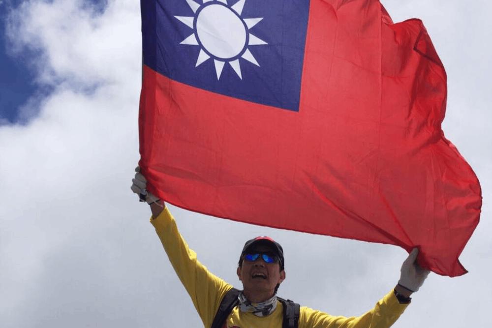 台灣、大陸都是中華民國!馬英九在湖南宣示主權範圍 網友擔心他回不來了 68 馬英九高舉中華民國國旗