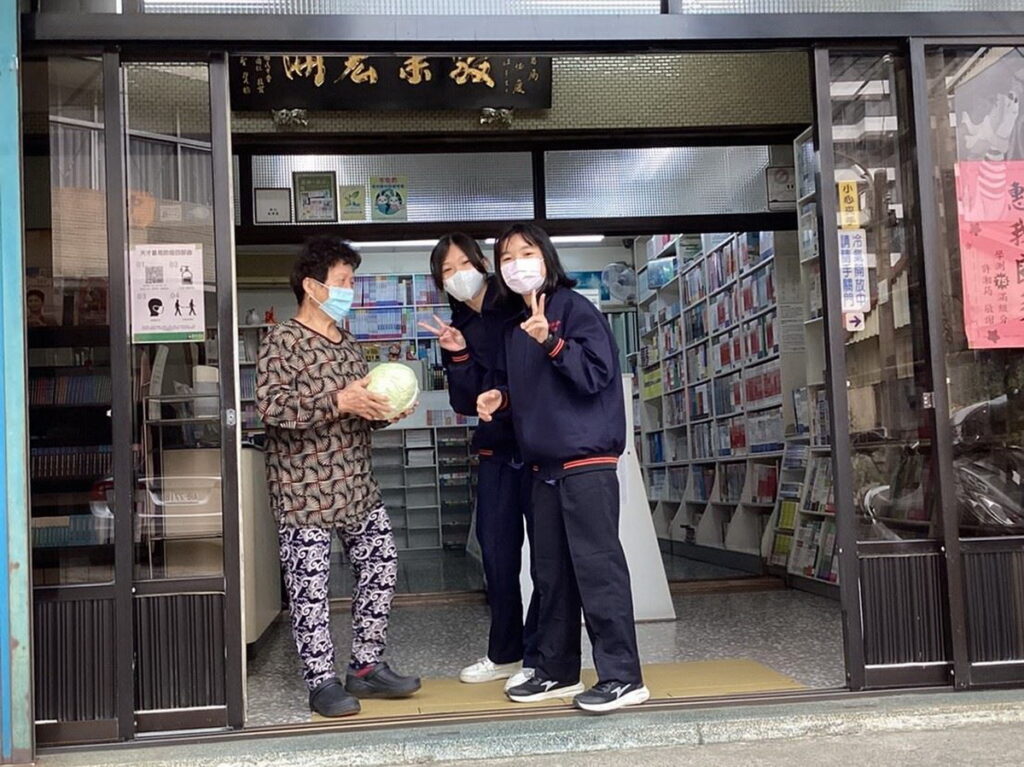大業國中以高麗菜敦親睦鄰。圖/嘉義市政府提供