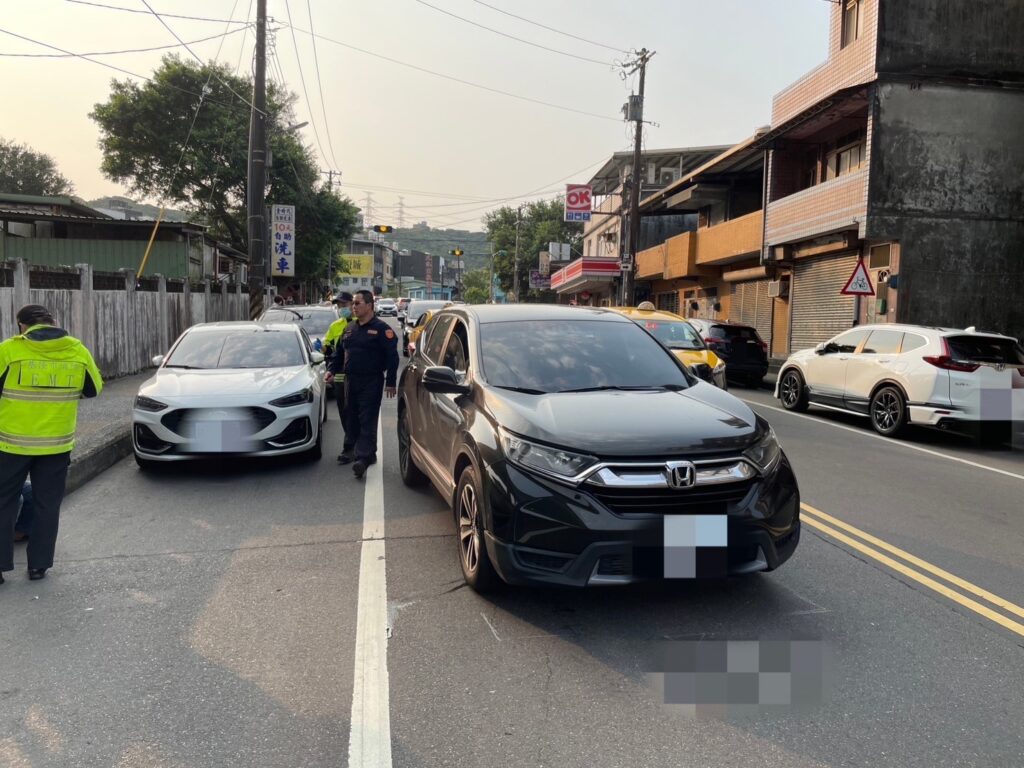 林姓駕駛(男、44年次)駕駛計程車,突血糖過低產生暈眩,導致車輛偏離車道,駛入對向車道與另兩部自小客車發生擦撞事故