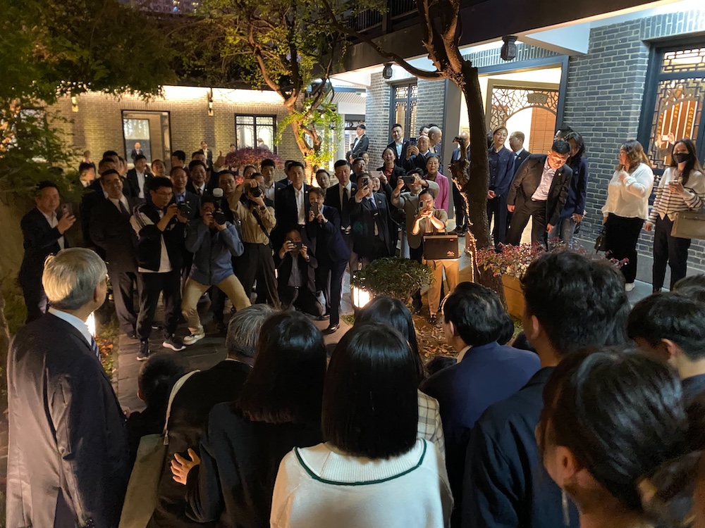 馬英九談中華民國後夜遊長沙 陸委會嗆馬矮化台灣 78 前總統馬英九4月2日前往長沙古城太平街,現場民眾熱烈圍觀。(2)