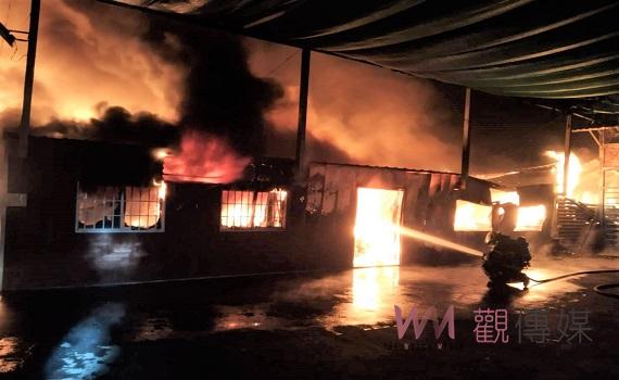 古坑綠隧列車旁親子農場火警      小木屋損毀4間無人傷亡
