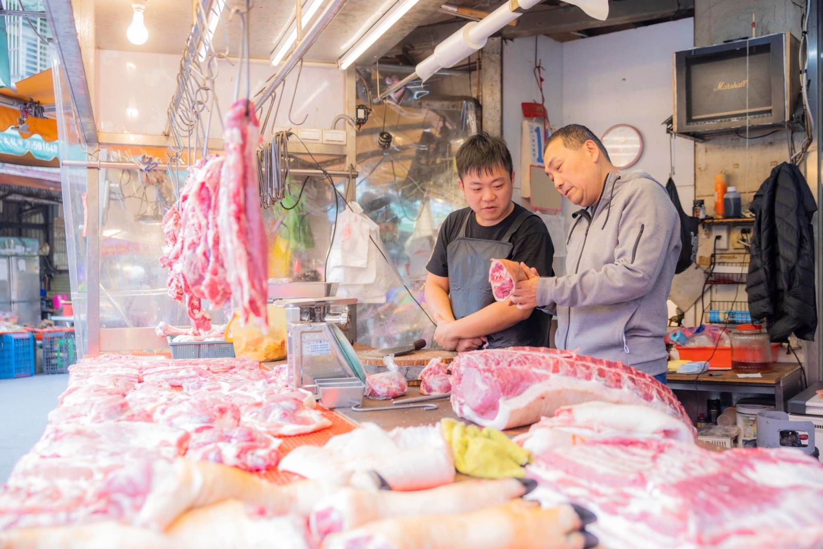 國內面臨缺蛋、缺雞肉及豬肉價格飆漲等民生問題，新北市長侯友宜呼籲中央盡速解決人民痛苦。翻攝侯友宜臉書