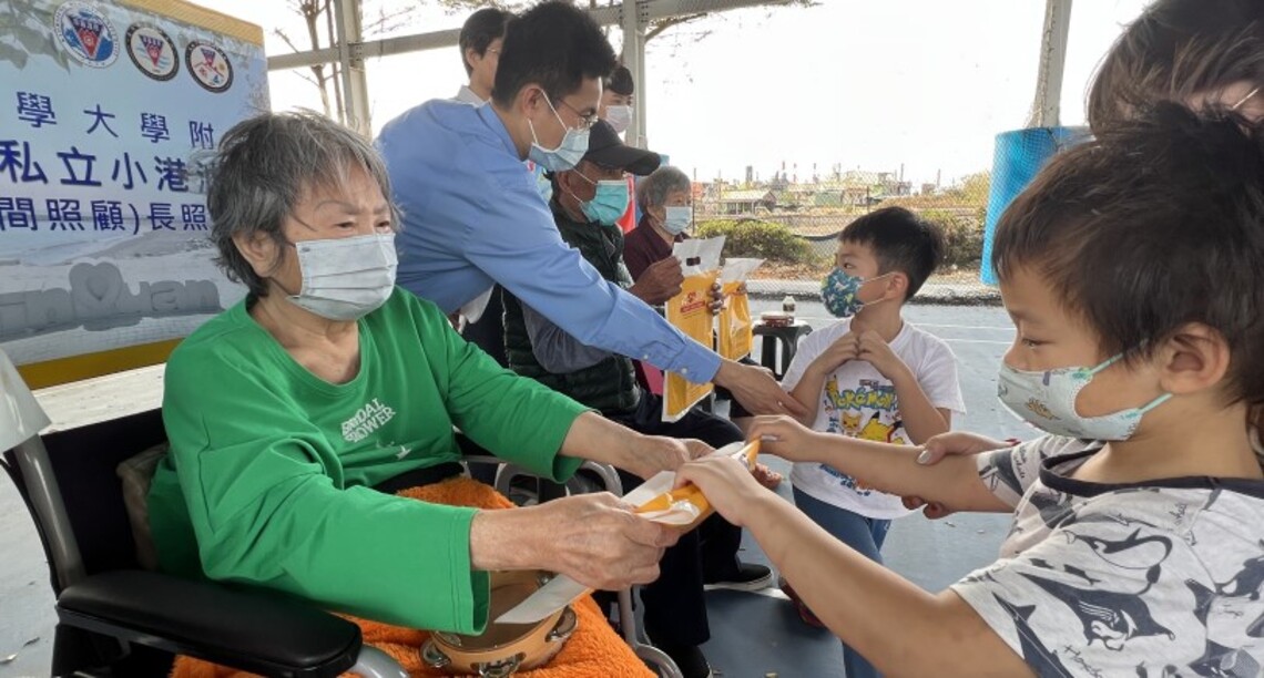 汕尾日照老頑童送愛到幼兒園共慶兒童節