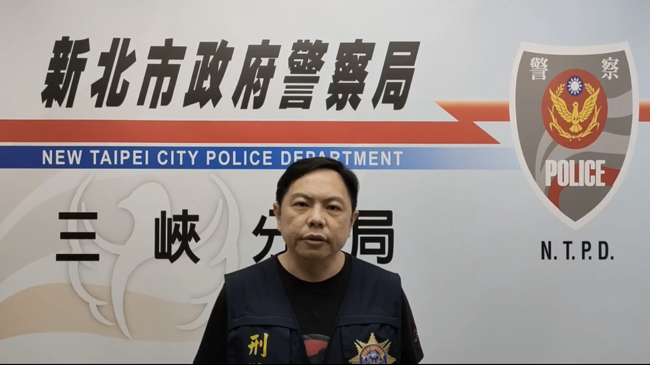 三峽分局偵查隊長黃清暉說明。(記者徐煜勝翻攝)