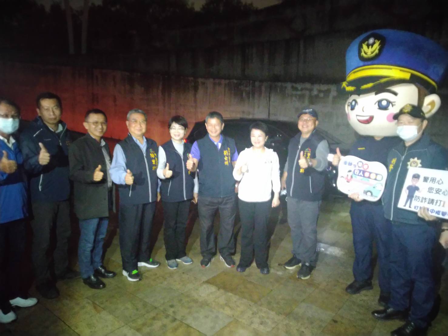 臺中市長盧秀燕親臨文心森林公園紙風車劇團活動。(圖/記者謝榮浤翻攝)