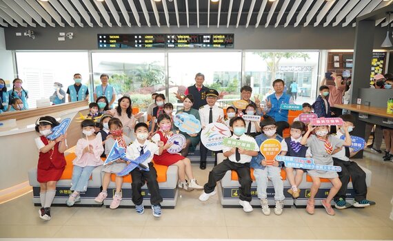 最萌空服員!兒童節空服員體驗營中央公園登場